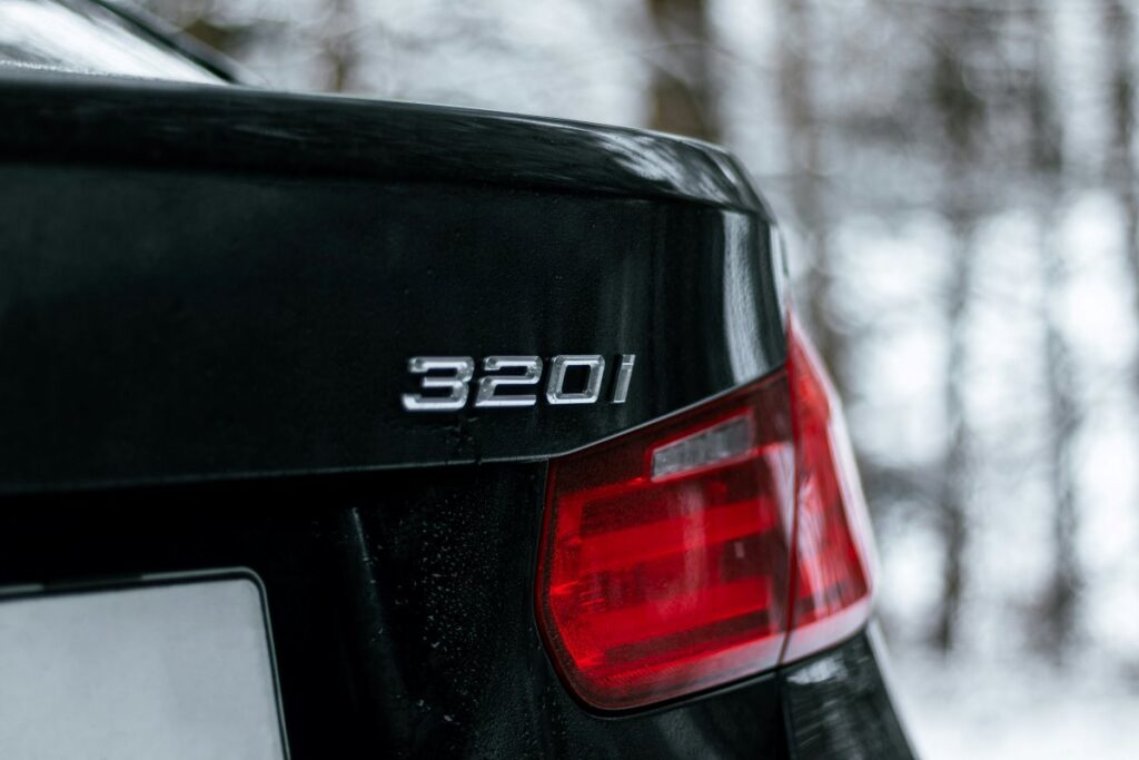 BMW320i